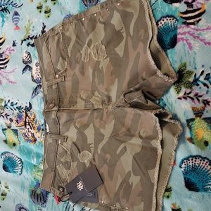 Rock & Republic camo short